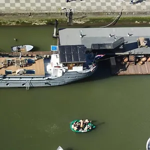 De Coaster & Aquarium Ponton Bateau-hôtel
