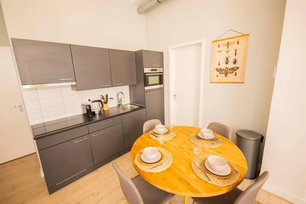 Tastefully 2 Bedroom Serviced Apartment 76M2 -Kb22- Rotterdam Netherlands