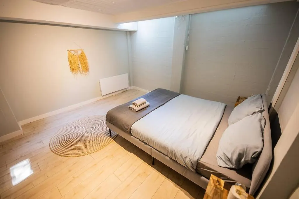 Tastefully 2 Bedroom Serviced Apartment 76M2 -Kb22- Rotterdam Netherlands